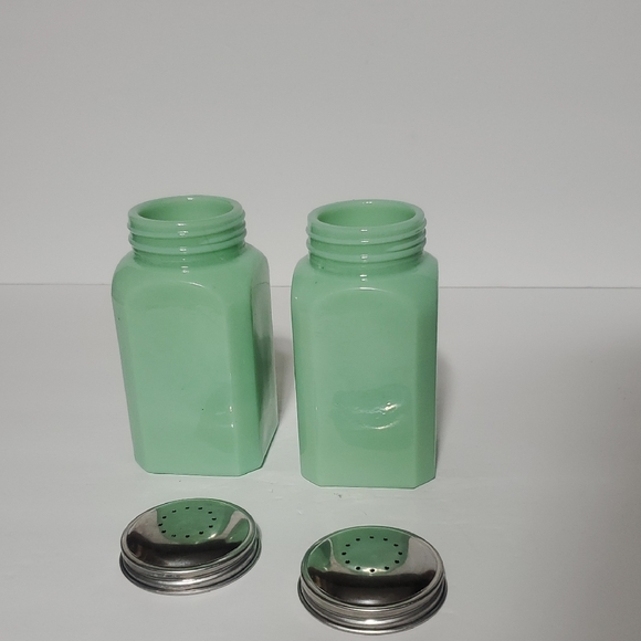 Jadeite Salt and Pepper Shakers - Picture 3 of 5